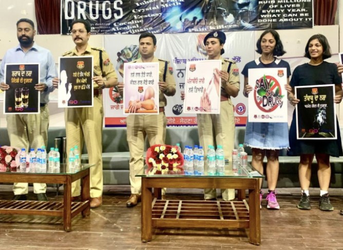 नशे की चेन को तोड़ने के लिए समाज का सहयोग बहुत जरूरी: वरुण शर्मा